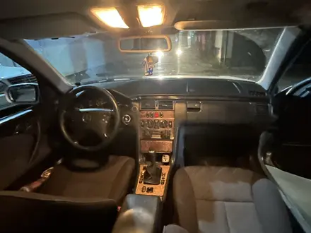 Mercedes-Benz E 200 1999 года за 2 500 000 тг. в Павлодар