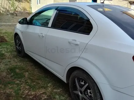 Chevrolet Aveo 2013 года за 2 650 000 тг. в Уральск – фото 9