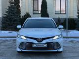 Toyota Camry 2018 года за 14 300 000 тг. в Актобе