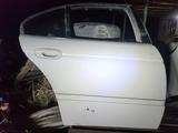 Дверь задней правый BMW E39 за 11 555 тг. в Шымкент