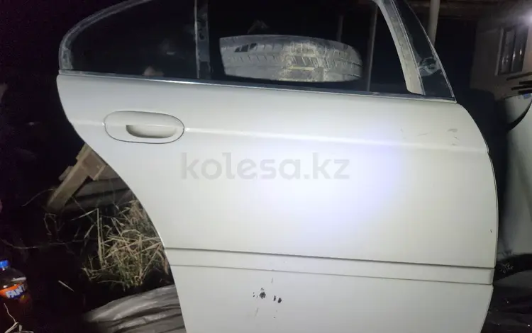 Дверь задней правый BMW E39 за 11 555 тг. в Шымкент