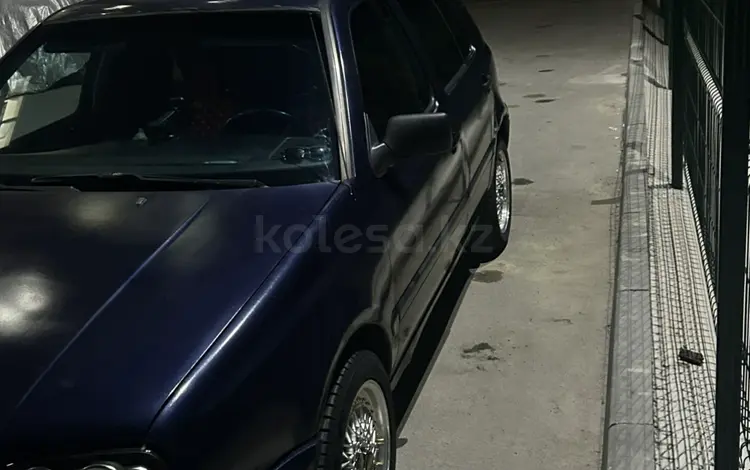 Volkswagen Golf 1997 года за 1 300 000 тг. в Алматы