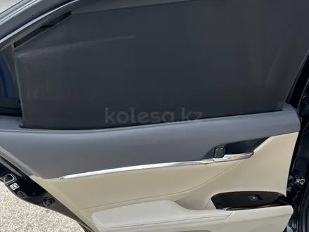 Toyota Camry 2018 года за 15 300 000 тг. в Атырау – фото 17