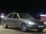 Mercedes-Benz E 200 1993 года за 1 800 000 тг. в Байконыр – фото 2