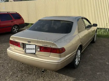 Toyota Camry 2000 года за 3 200 000 тг. в Караганда – фото 2