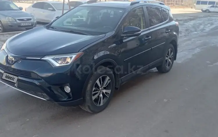 Toyota RAV4 2017 годаүшін9 200 000 тг. в Атырау