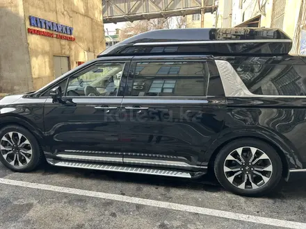 Kia Carnival 2021 года за 24 000 000 тг. в Алматы – фото 2