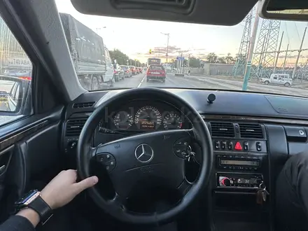 Mercedes-Benz E 240 2001 года за 4 000 000 тг. в Кызылорда – фото 18