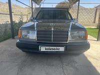 Mercedes-Benz E 220 1993 года за 2 900 000 тг. в Шымкент