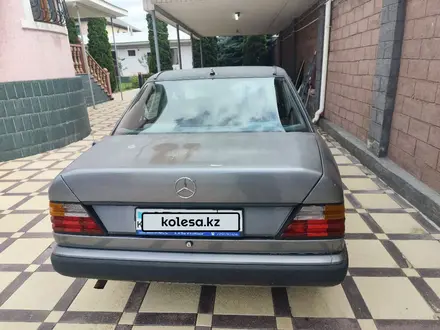 Mercedes-Benz E 230 1989 года за 1 300 000 тг. в Алматы