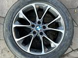 Диски летней резиной на BMW X5 за 220 000 тг. в Алматы – фото 2