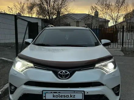 Toyota RAV4 2018 года за 11 300 000 тг. в Атырау – фото 6