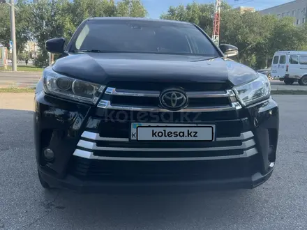 Toyota Highlander 2019 года за 12 900 000 тг. в Актобе