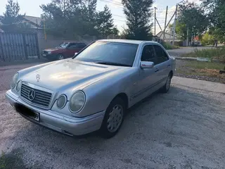 Mercedes-Benz E 230