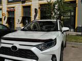 Toyota RAV4 2021 года за 20 999 999 тг. в Астана – фото 2