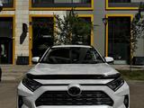 Toyota RAV4 2021 года за 20 999 999 тг. в Астана