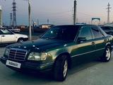 Mercedes-Benz E 220 1993 года за 2 600 000 тг. в Шиели – фото 2