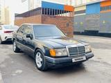 Mercedes-Benz E 200 1992 года за 1 099 000 тг. в Астана