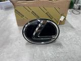 Эмблема на Lexus RX 2024-2026 NEW ORIGINALүшін10 000 тг. в Алматы – фото 3