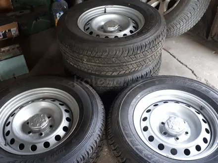 Комплект оригинальных колёс на металлических дисках с Тойота Прадо. за 350 000 тг. в Актобе – фото 9