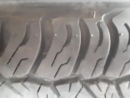Комплект оригинальных колёс на металлических дисках с Тойота Прадо. за 350 000 тг. в Актобе – фото 3