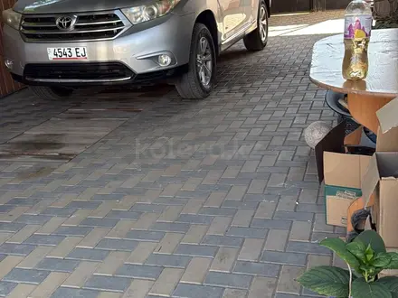 Toyota Highlander 2011 года за 9 500 000 тг. в Атырау – фото 2
