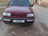 Volkswagen Vento 1993 года за 1 300 000 тг. в Актобе – фото 2