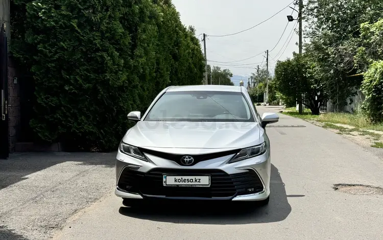 Toyota Camry 2023 года за 15 500 000 тг. в Алматы