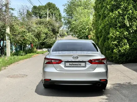 Toyota Camry 2023 года за 15 500 000 тг. в Алматы – фото 5