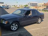 Mercedes-Benz E 220 1993 года за 1 200 000 тг. в Тараз – фото 2