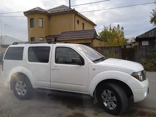 Nissan Pathfinder, 2005