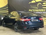 Toyota Camry 2020 года за 12 500 000 тг. в Актобе – фото 5