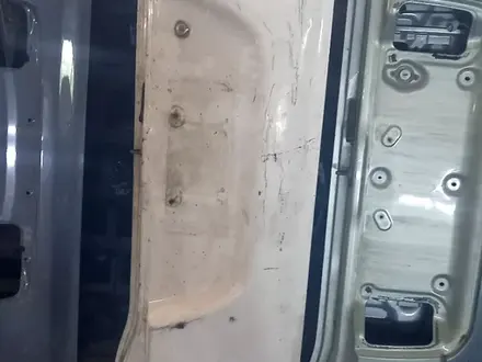 Задняя нижняя дверь калитка крышка багажника. за 10 000 тг. в Алматы – фото 2
