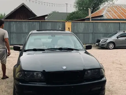 BMW 330 2001 года за 4 500 000 тг. в Алматы – фото 4
