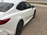 Toyota Camry 2025 года за 21 000 000 тг. в Актобе – фото 5