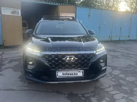 Hyundai Santa Fe 2020 года за 15 000 000 тг. в Астана