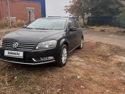 Volkswagen Passat 2013 года за 4 999 999 тг. в Костанай – фото 2