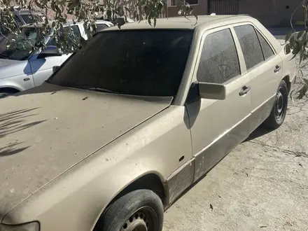 Mercedes-Benz E 200 1989 года за 650 000 тг. в Шымкент