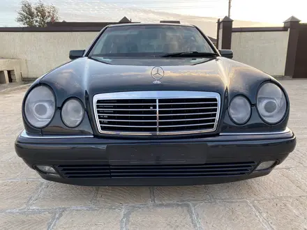 Mercedes-Benz E 280 1997 года за 2 500 000 тг. в Жанаозен – фото 2