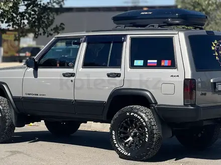 Jeep Cherokee 2000 года за 9 300 000 тг. в Алматы – фото 2