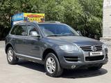 Volkswagen Touareg 2007 года за 2 300 000 тг. в Астана