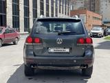 Volkswagen Touareg 2007 года за 2 300 000 тг. в Астана – фото 5