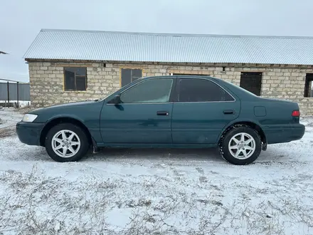 Toyota Camry 1997 года за 2 100 000 тг. в Актобе – фото 8