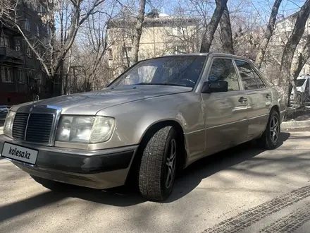Mercedes-Benz E 230 1991 года за 1 700 000 тг. в Алматы – фото 3