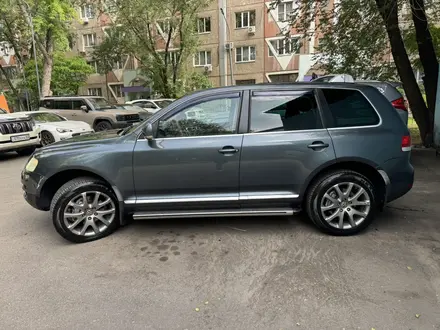 Volkswagen Touareg 2006 года за 6 500 000 тг. в Алматы – фото 2