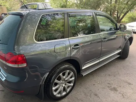 Volkswagen Touareg 2006 года за 6 500 000 тг. в Алматы – фото 4