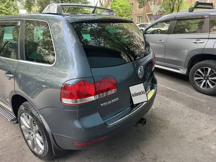Volkswagen Touareg 2006 года за 6 500 000 тг. в Алматы – фото 3