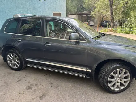 Volkswagen Touareg 2006 года за 6 500 000 тг. в Алматы – фото 5