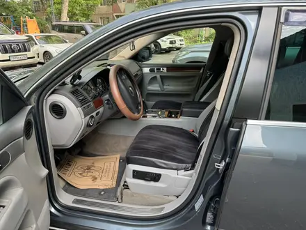 Volkswagen Touareg 2006 года за 6 500 000 тг. в Алматы – фото 6