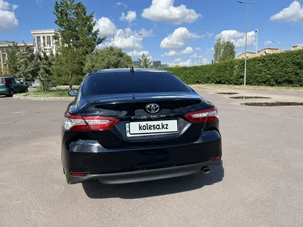 Toyota Camry 2018 года за 15 000 000 тг. в Астана – фото 4